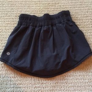Lululemon skirt short black pacer NWOT